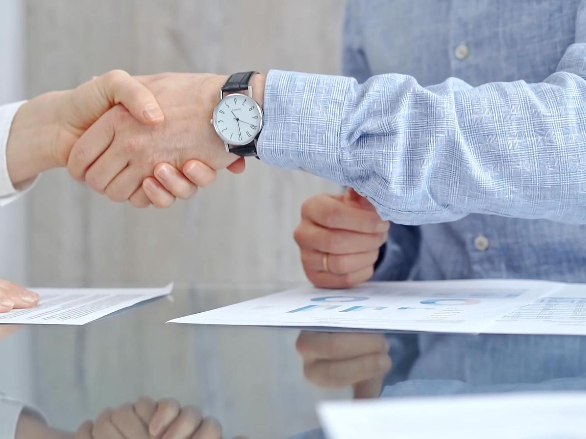 Jak przebiega zwolnienie pracownika na umowę na czas nieokreślony?